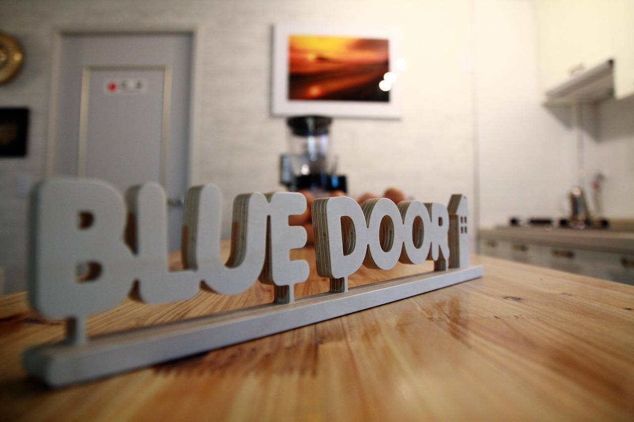 סוקצ'ו Blue Door Hostel Guesthouse מראה חיצוני תמונה